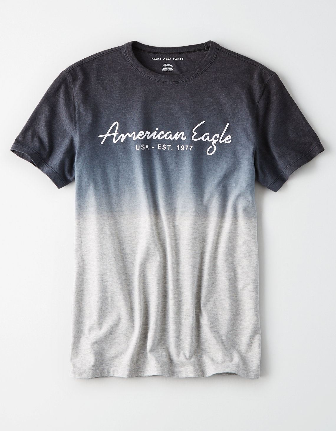 Фото футболка с лого от магазина American Eagle