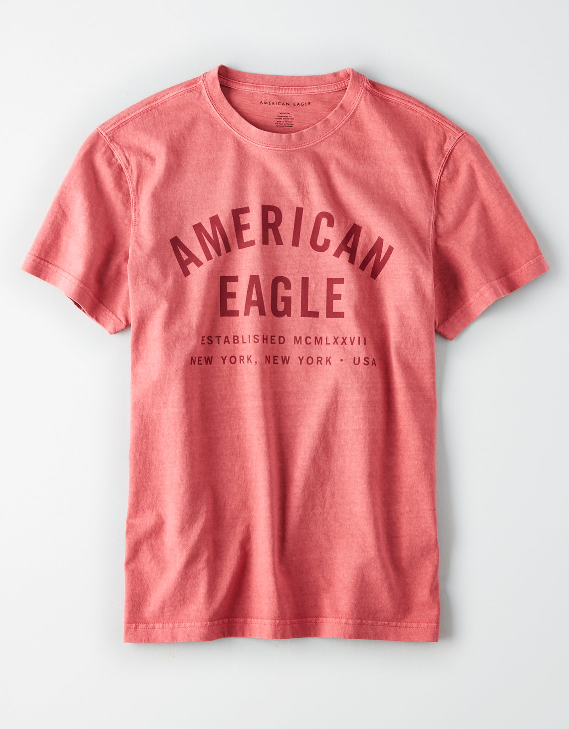 Фото футболка american eagle с лого красная от магазина American Eagle