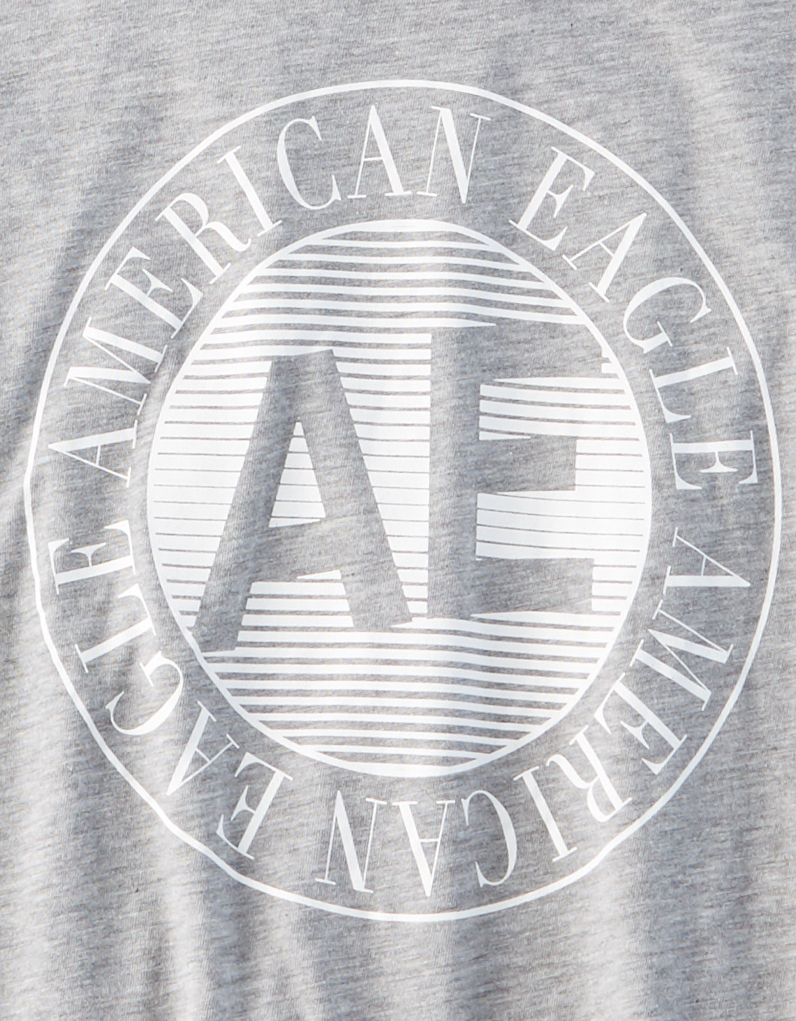 Фото футболка american eagle с лого в круге от магазина American Eagle